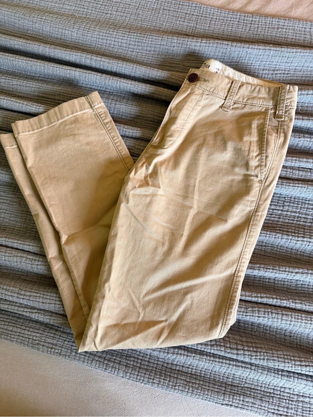 Hollister Men’s Chino Pants in Light Khaki